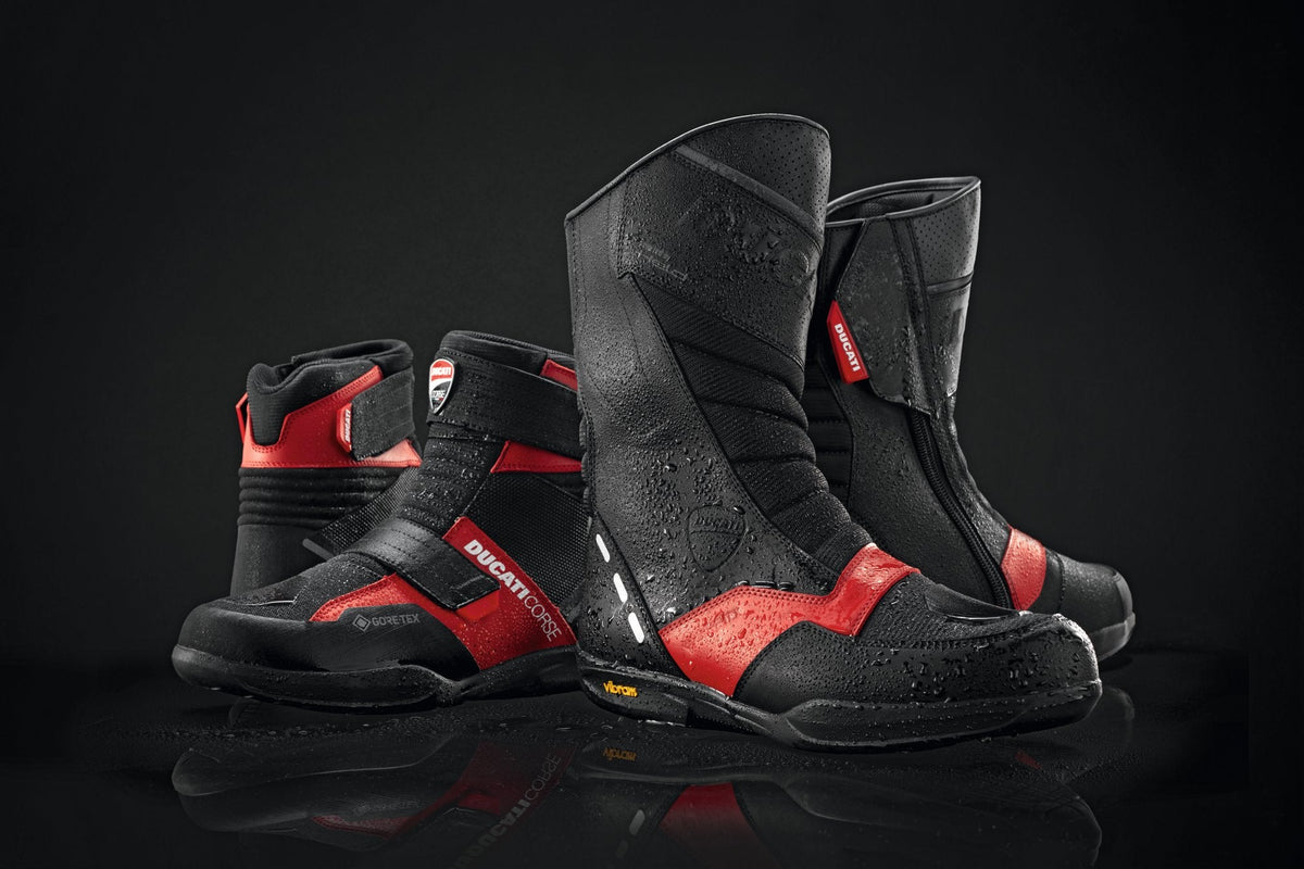 Ducati Corse-laarzen van Held in zwart en rood, met GORE-TEX en Vibram-zool